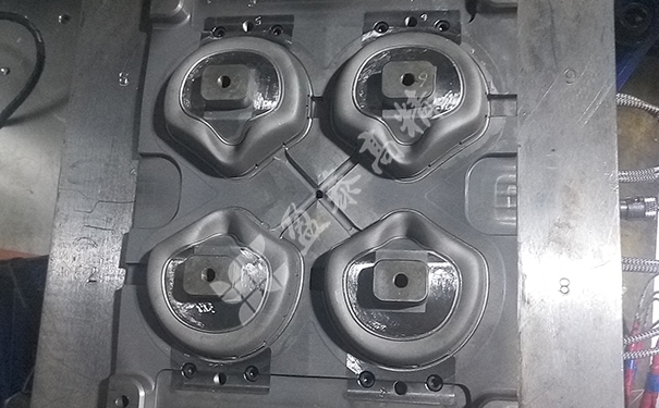 深圳盈泰液态硅胶制品厂简要介绍液体硅橡胶制品注射模具的结构特点