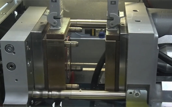 德国boy：微量lsr液态硅胶注塑成型设备厂商展示液体硅胶注射成型生产过程视频