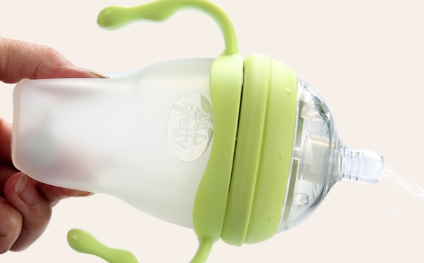液态硅橡胶产品厂商以奶瓶为例，介绍ppsu塑胶件液态硅胶注塑包胶方法，成品安全美观、手感舒适