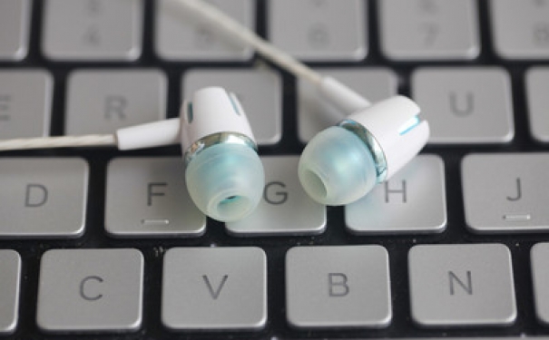 深圳硅橡胶制品专业厂家简单介绍硅胶耳机套对耳机音质的影响