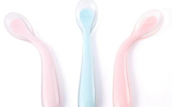 婴儿硅胶扭扭勺定制生产厂家介绍此款勺子的种种优点，完全符合宝妈们的要求