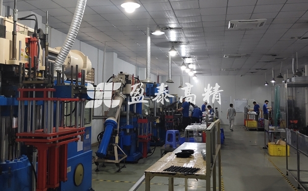 硅胶制品生产加工厂家为大家介绍制作硅胶制品的常用工艺：注射成型、模压成型、挤出成型、灌注成型。