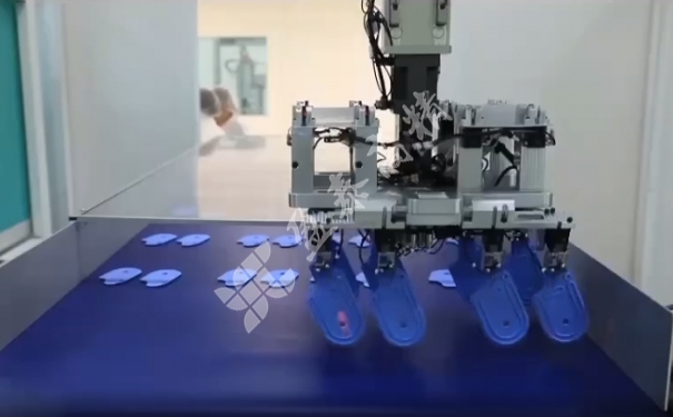 【视频】太震撼了！德国双色液态硅胶工厂双色和单色液态硅胶产品注塑全过程
